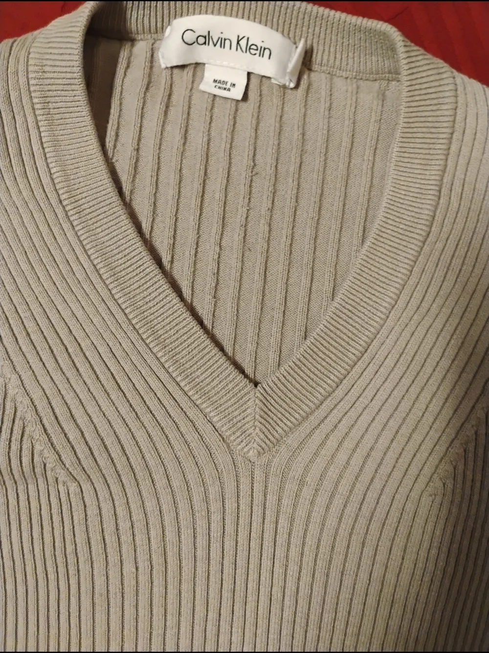 Calvin Klein Ribbed V-Neck Sweater in Beige 22 inches p2p - Picture 2 of 7